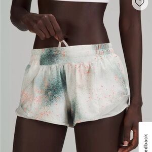 Rare Lululemon Hotty Hot Low-Rise Short 2.5" Reflective - size 4